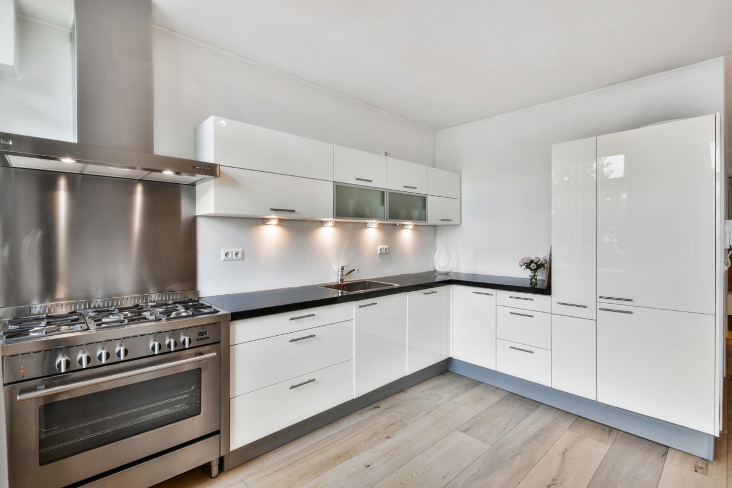 Modular Kitchen Manufacturer and Dealer in Lucknow by Decoruss