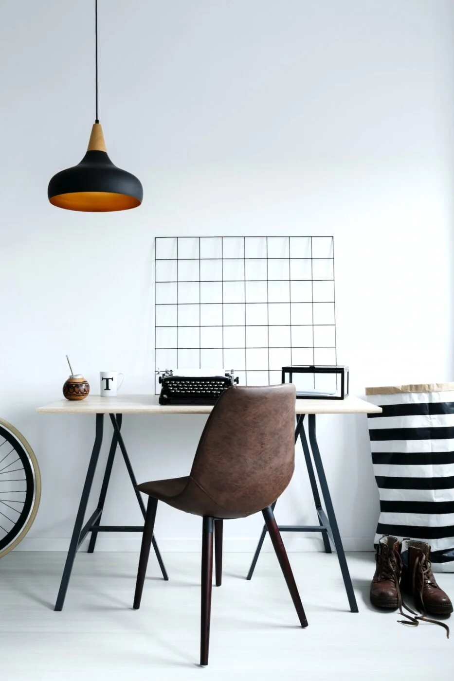 Decoruss modern white home office interior